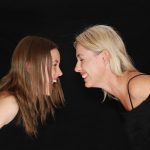 Perché alcuni genitori non riescono a smettere di aiutare i